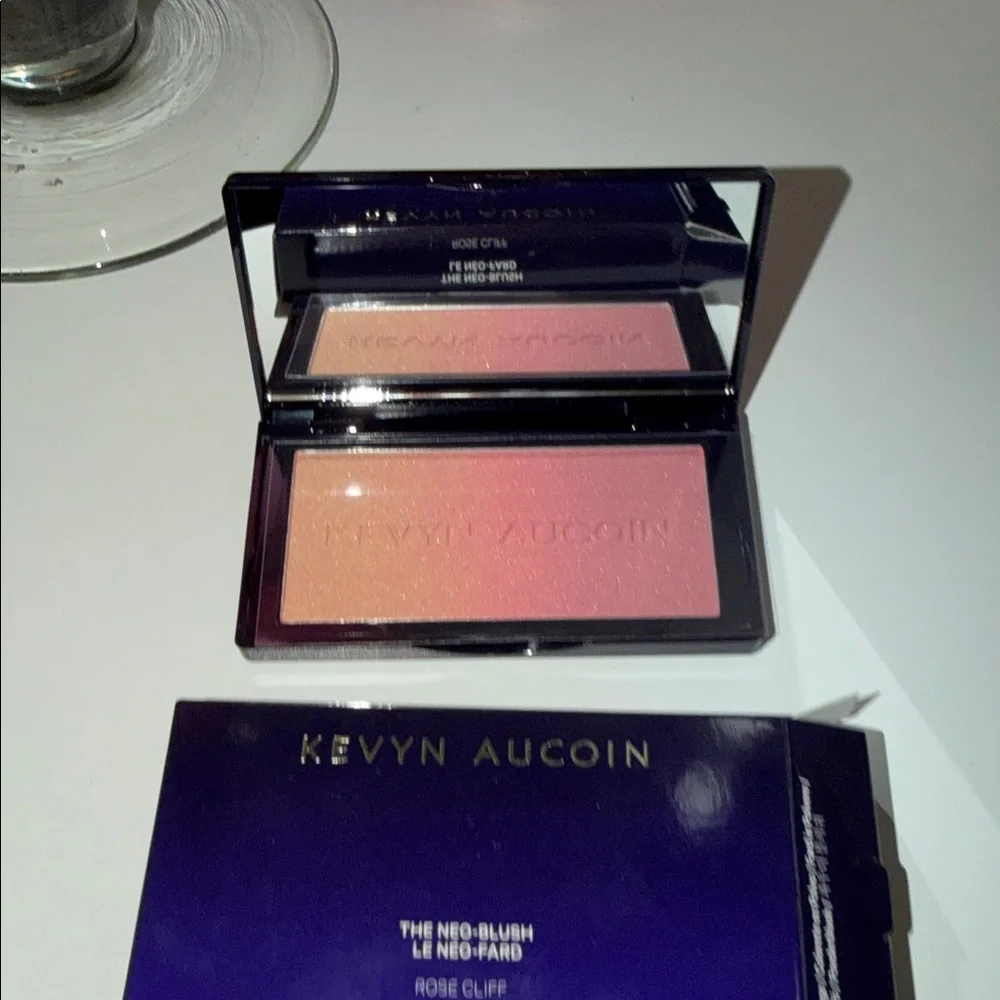 Kevyn Aucoin Blush in Rose Cliff